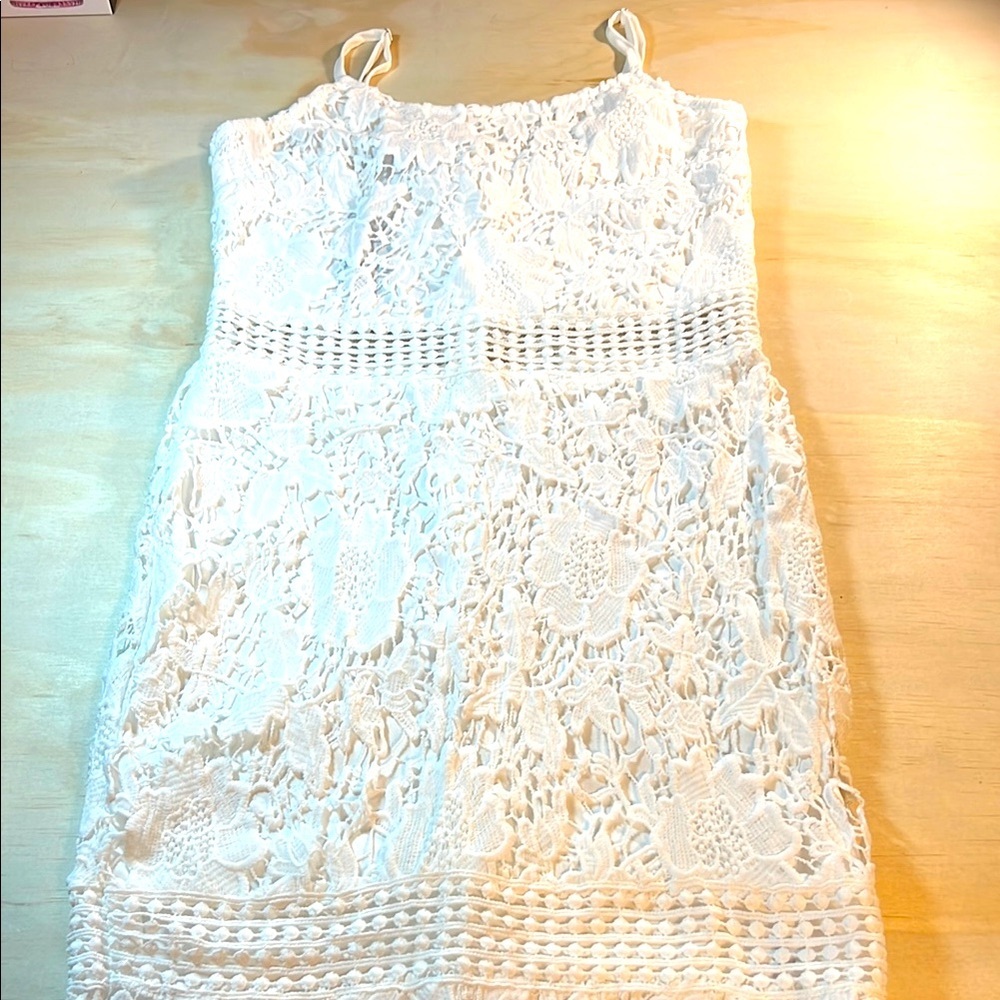 NWT Elegant Eilly Bazar White Lace adjustable strap dress. Sz M